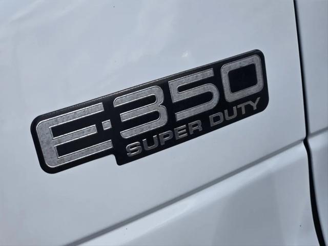 2003 Ford E-350 Cutaway E-350