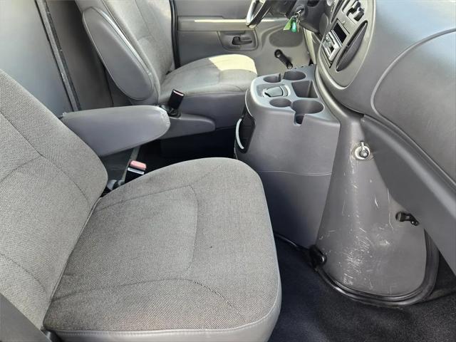 2003 Ford E-350 Cutaway E-350
