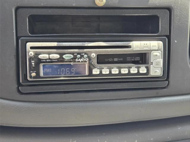 2003 Ford E-350 Cutaway E-350