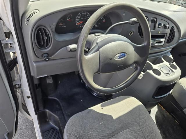 2003 Ford E-350 Cutaway E-350