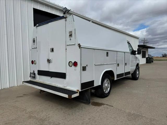 2012 Ford E-350 Cutaway E-350