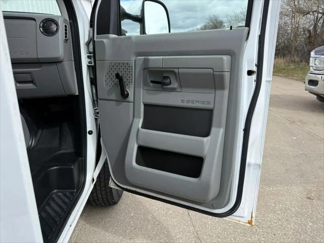 2012 Ford E-350 Cutaway E-350
