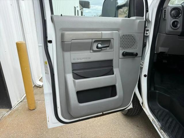 2012 Ford E-350 Cutaway E-350