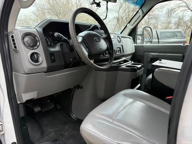 2012 Ford E-350 Cutaway E-350