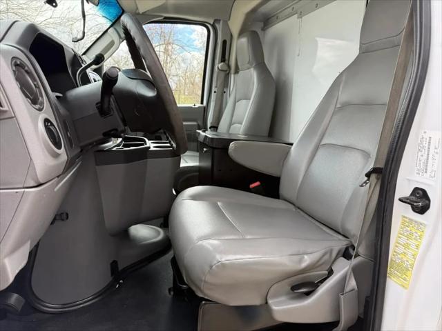 2012 Ford E-350 Cutaway E-350