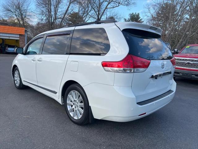2014 Toyota Sienna XLE 7 Passenger