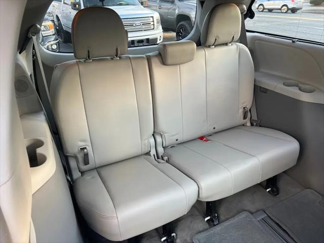 2014 Toyota Sienna XLE 7 Passenger