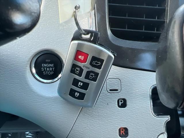 2014 Toyota Sienna XLE 7 Passenger