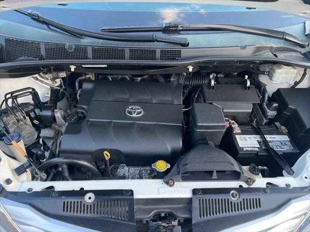 2014 Toyota Sienna XLE 7 Passenger