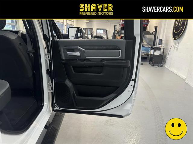 2021 Ram 3500 Lone Star Crew Cab 4x4 8' Box