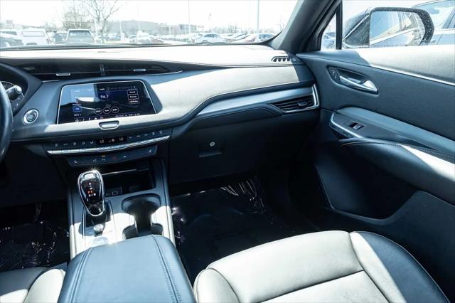 2022 Cadillac XT4 AWD Premium Luxury