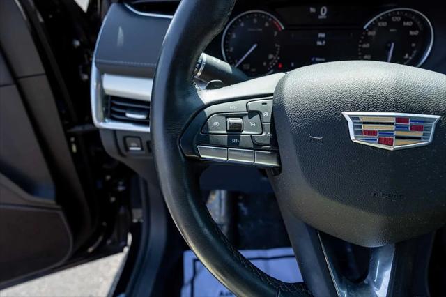 2022 Cadillac XT4 AWD Premium Luxury