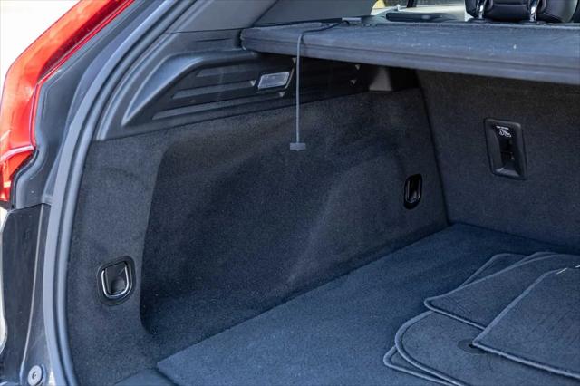 2022 Cadillac XT4 AWD Premium Luxury
