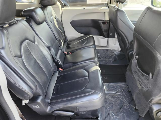 2017 Chrysler Pacifica Touring-L