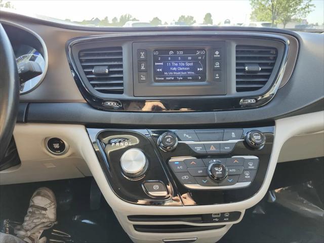 2017 Chrysler Pacifica Touring-L