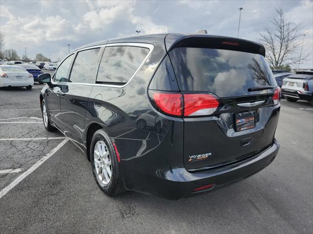 2022 Chrysler Voyager LX