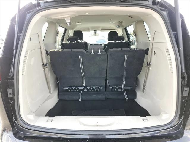 2022 Chrysler Voyager LX