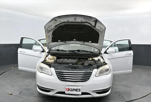 2012 Chrysler 200 Touring