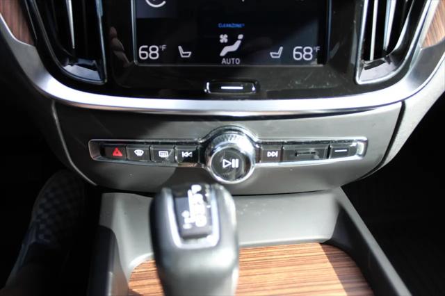 2020 Volvo V60 Cross Country T5
