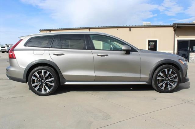 2020 Volvo V60 Cross Country T5