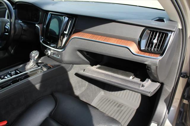 2020 Volvo V60 Cross Country T5