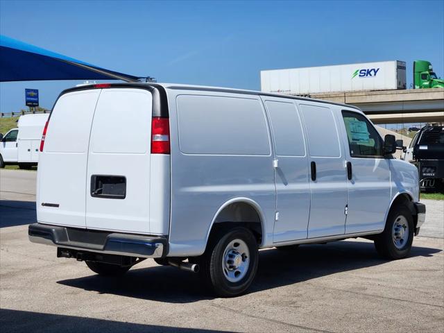 2026 Chevrolet Express Cargo Van 2500 Regular Wheelbase, WT, RWD