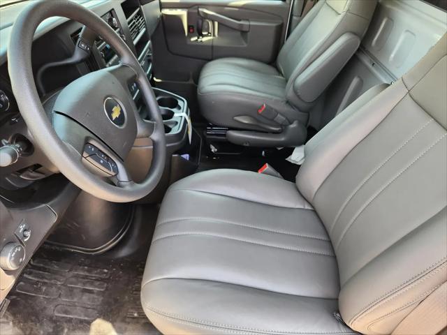 2026 Chevrolet Express Cargo Van 2500 Regular Wheelbase, WT, RWD