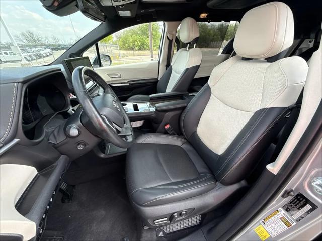2025 Toyota Sienna Platinum