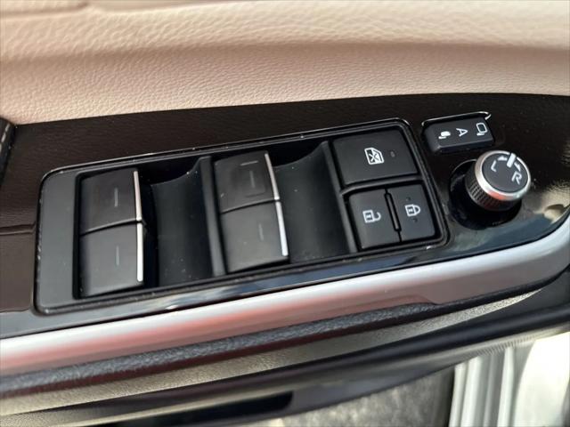 2025 Toyota Sienna Platinum