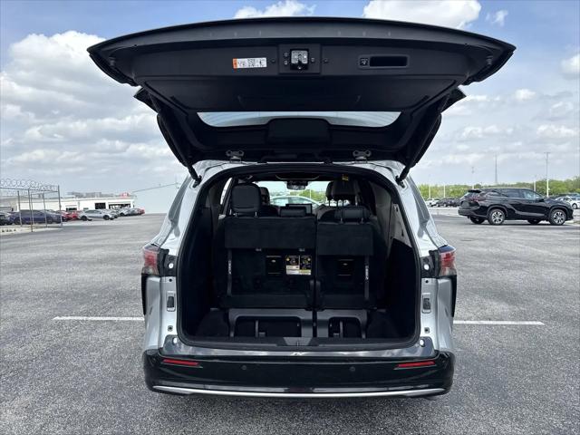 2025 Toyota Sienna Platinum