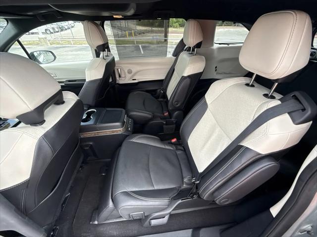 2025 Toyota Sienna Platinum