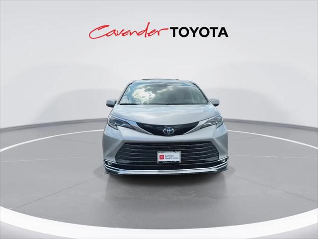 2025 Toyota Sienna Platinum