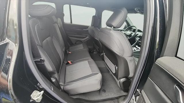 2026 Jeep Grand Cherokee Laredo 4x4