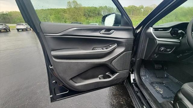 2026 Jeep Grand Cherokee Laredo 4x4