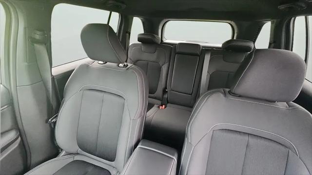 2026 Jeep Grand Cherokee Laredo 4x4