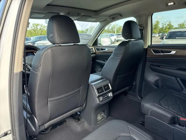 2026 Volkswagen Atlas SE with Technology