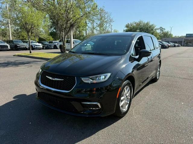 2025 Chrysler Pacifica Select for sale in Gainesville, FL