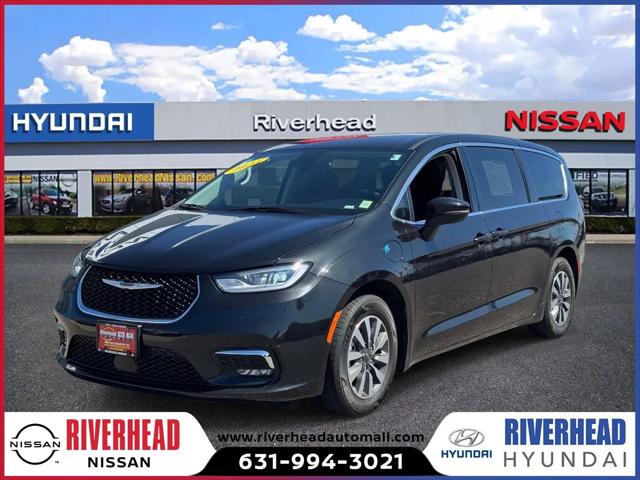 2023 Chrysler Pacifica Hybrid Touring L for sale in Riverhead, NY