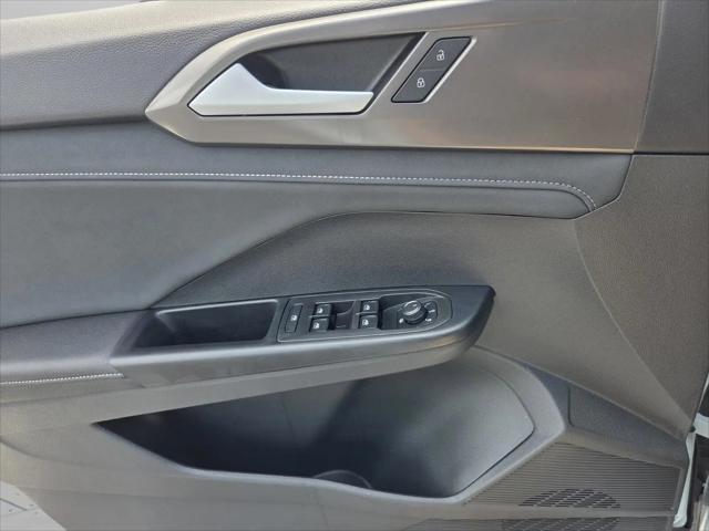 2026 Volkswagen Taos SE Black