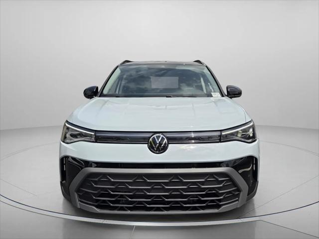 2026 Volkswagen Taos SE Black