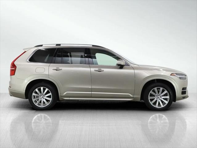 2016 Volvo XC90 T6 Momentum