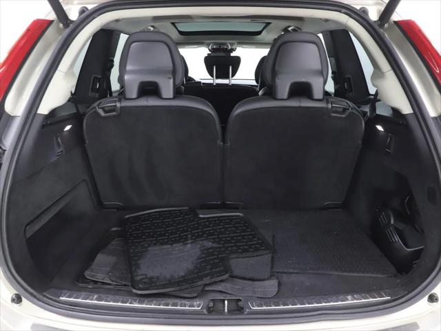 2016 Volvo XC90 T6 Momentum