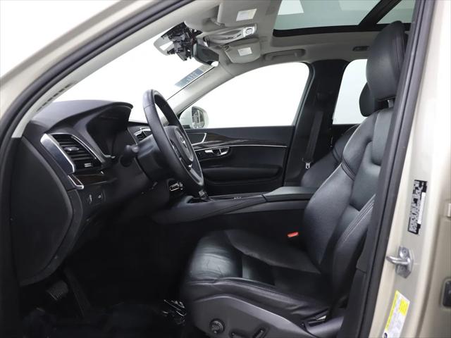 2016 Volvo XC90 T6 Momentum