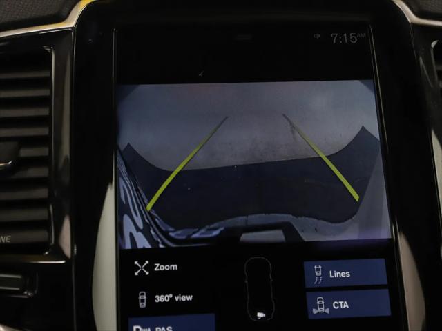 2016 Volvo XC90 T6 Momentum
