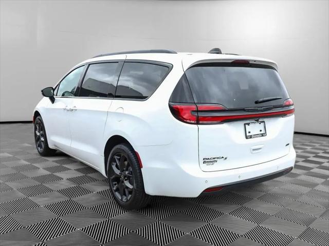 2026 Chrysler Pacifica Select AWD