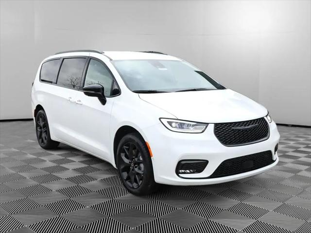 2026 Chrysler Pacifica Select AWD