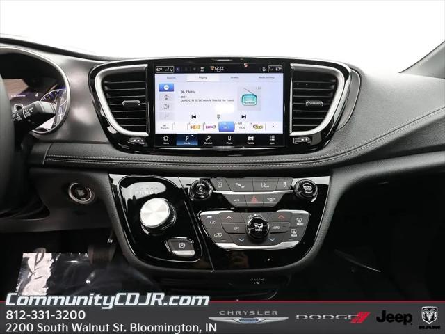 2026 Chrysler Pacifica Select AWD