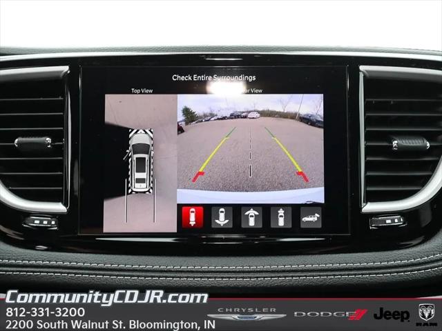 2026 Chrysler Pacifica Select AWD