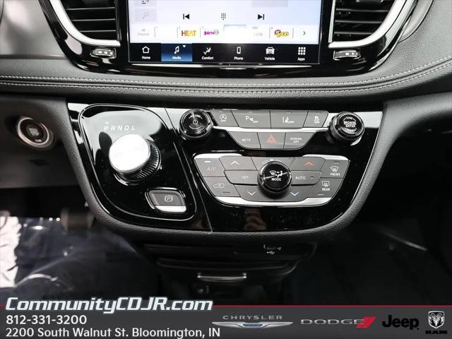 2026 Chrysler Pacifica Select AWD
