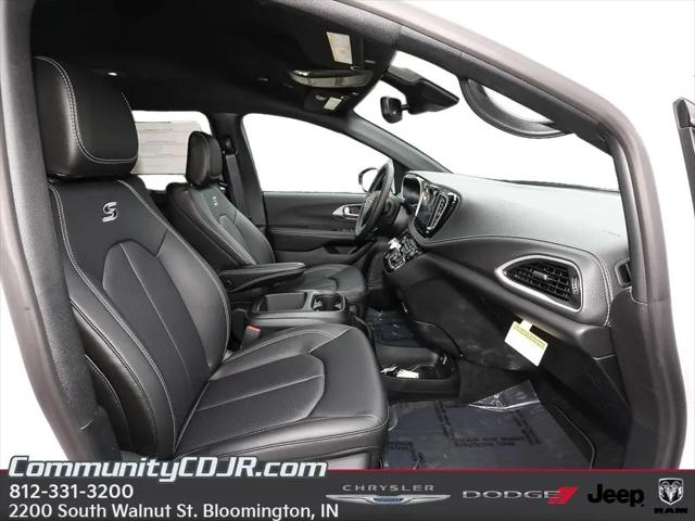 2026 Chrysler Pacifica Select AWD